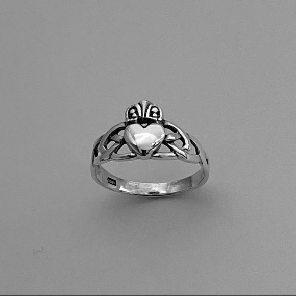 Sterling silver Celtic claddagh ring, claddagh ring, Celtic ring, silver ring - Picture 8 of 9